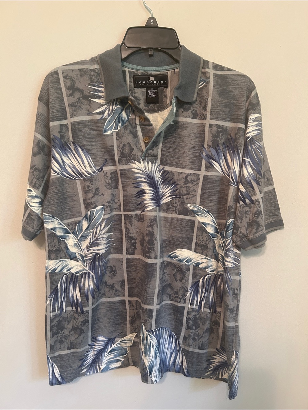 Consensus Men's Gray/Blue Palm-Print Polo Shirt